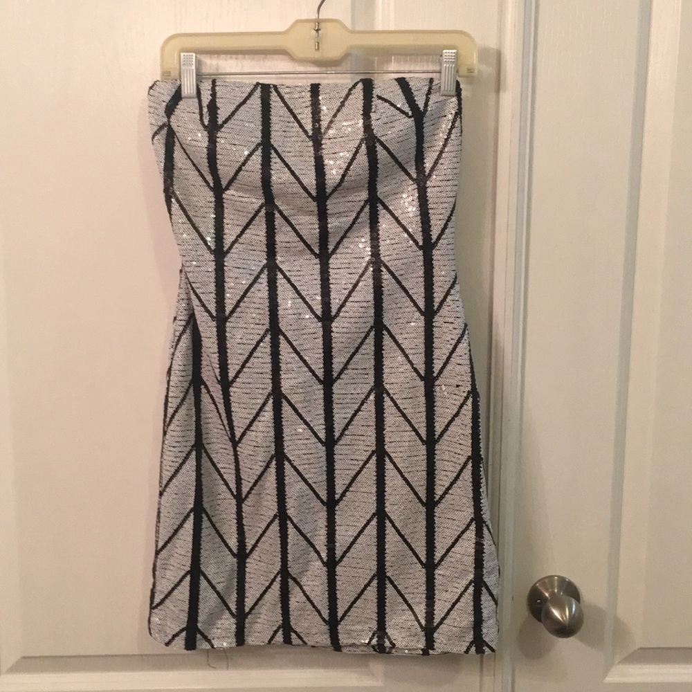 Strapless minidress